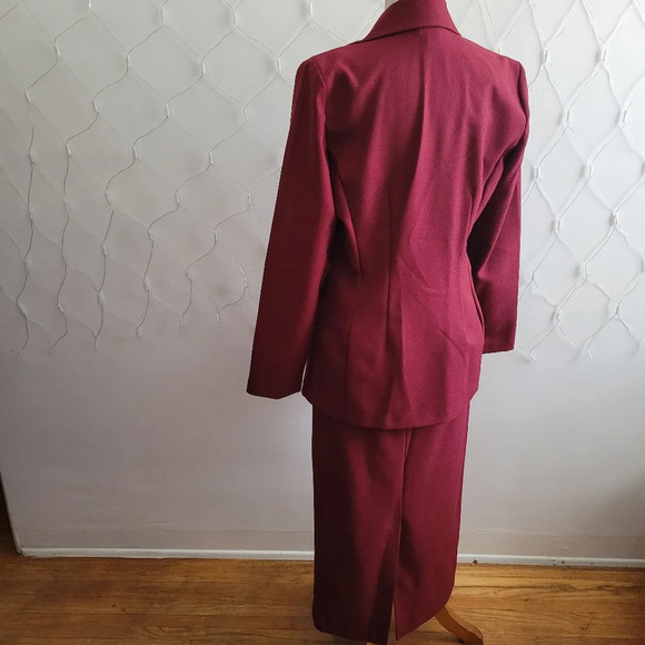 Retro Suit by Jennifer James / 2 Piece Suit / Burgundy/Merlot / Size 10 - Picture 4 of 7